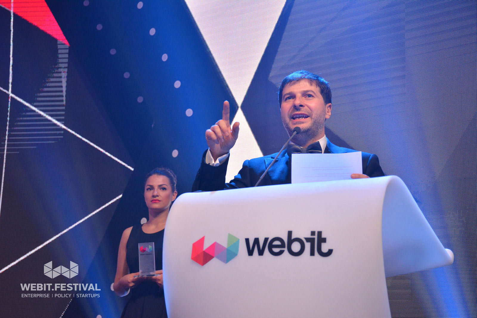 Plamen Russev presenting the award for Best Smart City Mobility Solution during the Webit Awards official ceremony and dinner